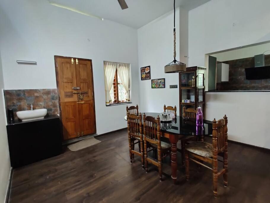 Anandam Stays - Premium 3Bhk Plush Homestay, Vaikom Near Kumarakom Exterior foto